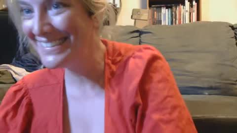Snapshot of mistymountains96 chatting on July 2026 01:38:02 AM Misty Mountains online show from July 2026 01:38:02 AM