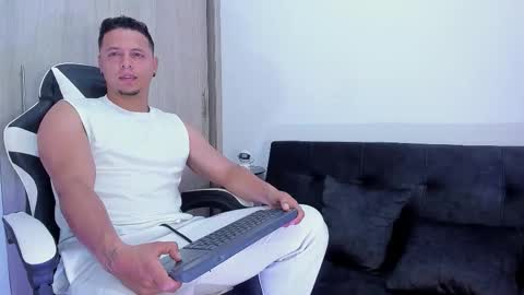 Snapshot of mitchellburns chatting on November 2025 07:56:02 PM mitchell online show from November 2025 07:56:02 PM