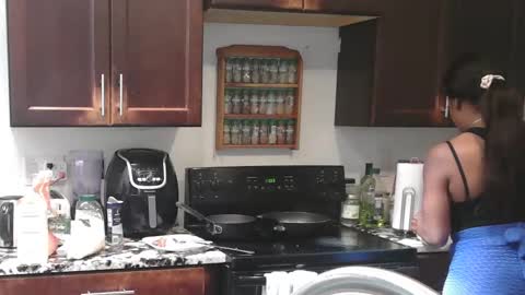 Precious online show from October 2025 04:29:01 PM