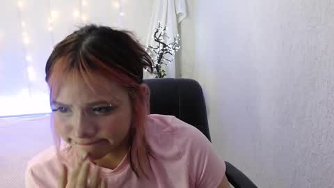 Snapshot of mixie_cute chatting on December 2024 07:47:01 PM mixie_cute online show from December 2024 07:47:01 PM