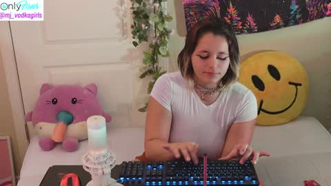 Hera  Tethra Bathtub stream  20k followers  Ask about our custom videos3 online show from December 2024 11:10:02 PM