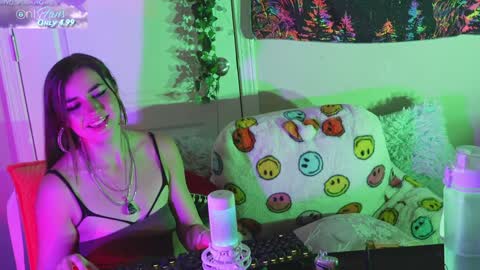 Hera  Tethra Bathtub stream  20k followers  Ask about our custom videos3 online show from January 2025 06:24:02 PM