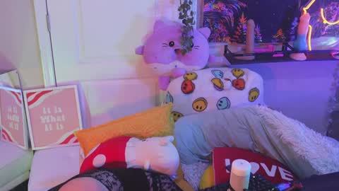 Hera  Tethra Bathtub stream  20k followers  Ask about our custom videos3 online show from January 2025 06:31:01 PM