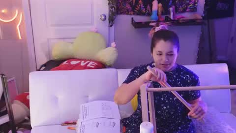 Hera  Tethra Bathtub stream  20k followers  Ask about our custom videos3 online show from February 2025 12:09:02 PM