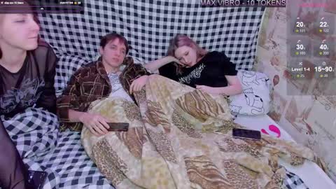 Snapshot of mmeeowww chatting on February 2025 10:54:01 PM Tim and Lisa Simon and Luna online show from February 2025 10:54:01 PM