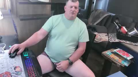 Snapshot of mmmthatsfunnn chatting on May 2026 09:33:01 PM mmmthatsfunnn online show from May 2026 09:33:01 PM