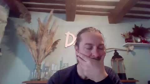 Snapshot of moi9876543210 chatting on January 2025 01:09:01 PM Julien online show from January 2025 01:09:01 PM