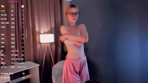 Snapshot of moirebroady chatting on October 2025 01:25:01 AM Laura online show from October 2025 01:25:01 AM