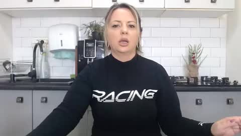 erika online show from February 2025 09:22:02 AM