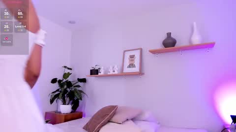 M o L l i E  online show from February 2025 11:01:02 AM