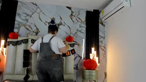 Hey Guys  Im Mollie online show from October 2025 12:29:01 PM