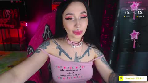 Snapshot of molly___moon chatting on December 2024 05:43:01 AM molly___moon online show from December 2024 05:43:01 AM