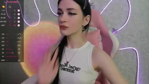 Snapshot of molly_crystall chatting on July 2026 03:52:02 AM Molly - online show from July 2026 03:52:02 AM