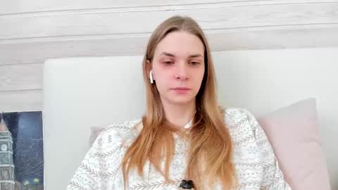 Molly Hunt online show from February 2025 02:48:02 AM