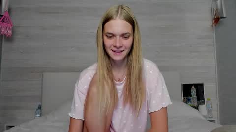 Molly Hunt online show from September 2025 03:30:02 AM