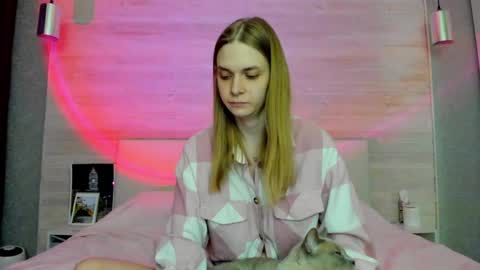 Molly Hunt online show from April 2026 03:50:02 PM