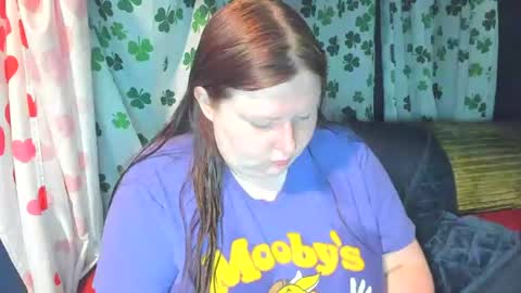 Snapshot of molly_moons chatting on June 2026 12:33:01 PM molly_moons online show from June 2026 12:33:01 PM