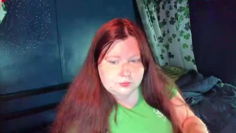 Snapshot of molly_moons chatting on July 2026 06:10:01 PM molly_moons online show from July 2026 06:10:01 PM