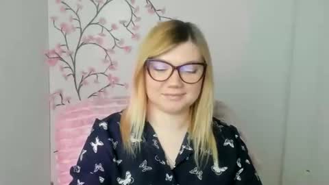 Molly online show from March 2026 12:44:02 PM