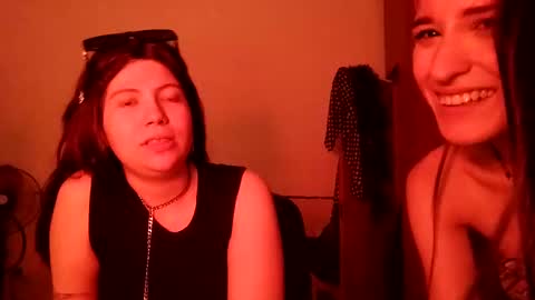 Snapshot of molly_popp chatting on December 2024 05:03:01 AM Molly Pop online show from December 2024 05:03:01 AM