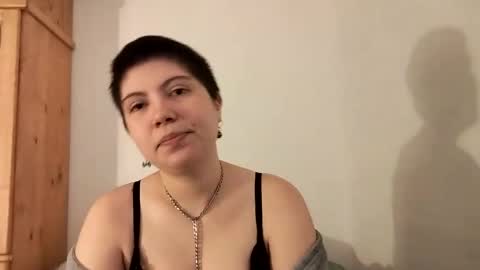 Snapshot of molly_popp chatting on November 2025 09:57:02 PM Molly Pop online show from November 2025 09:57:02 PM