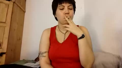 Molly Pop online show from April 2026 10:35:02 PM