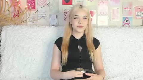 Snapshot of molly_popsy chatting on August 2026 02:22:02 PM Milena online show from August 2026 02:22:02 PM