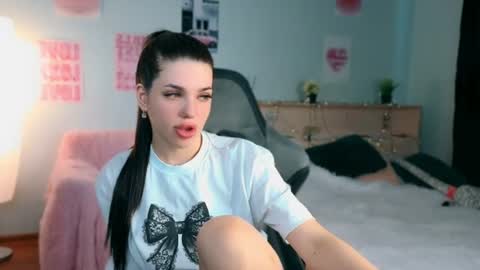 Snapshot of molly_rettyy chatting on June 2026 04:15:02 AM Molly online show from June 2026 04:15:02 AM
