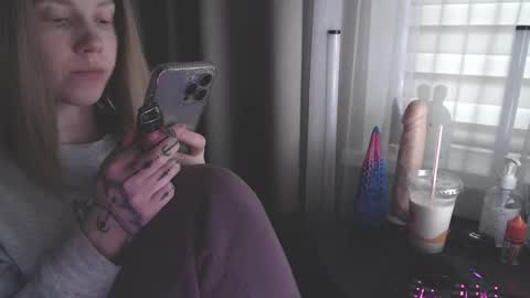 Snapshot of molly_royse chatting on January 2025 09:44:02 AM I have new photos come and see with love Molly online show from January 2025 09:44:02 AM