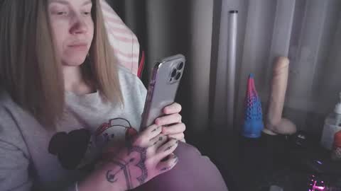 Snapshot of molly_royse chatting on January 2025 04:41:01 PM I have new photos come and see with love Molly online show from January 2025 04:41:01 PM