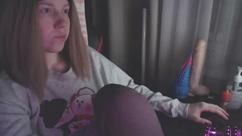 Snapshot of molly_royse chatting on January 2025 03:15:01 PM I have new photos come and see with love Molly online show from January 2025 03:15:01 PM