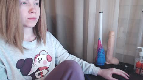 Snapshot of molly_royse chatting on February 2025 05:15:02 PM I have new photos come and see with love Molly online show from February 2025 05:15:02 PM