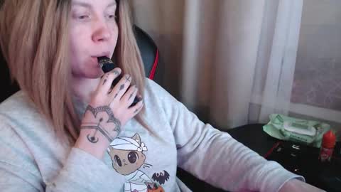 I have new photos come and see with love Molly online show from December 2025 10:27:02 PM