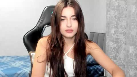 Molly online show from November 2025 07:59:02 PM