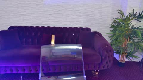 Julia online show from February 2026 09:10:01 PM