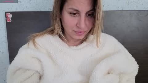 Nica    follow me   online show from November 2025 09:47:02 AM