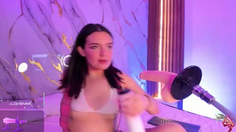 Snapshot of mollylewis18 chatting on October 2025 07:58:01 PM New girl Emily Valentina Michelle online show from October 2025 07:58:01 PM