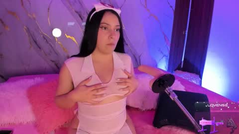 Snapshot of mollylewis18 chatting on November 2025 02:50:02 PM New girl Emily Valentina Michelle online show from November 2025 02:50:02 PM