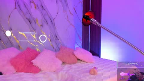 Snapshot of mollylewis18 chatting on November 2025 09:46:02 PM New girl Emily Valentina Michelle online show from November 2025 09:46:02 PM