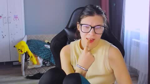  KIRA  online show from February 2026 07:15:02 AM