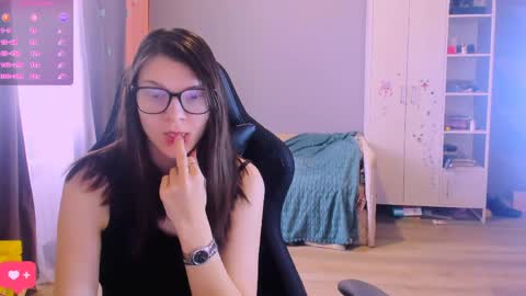  KIRA  online show from March 2026 02:37:01 AM