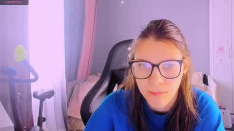  KIRA  online show from April 2026 05:12:02 AM