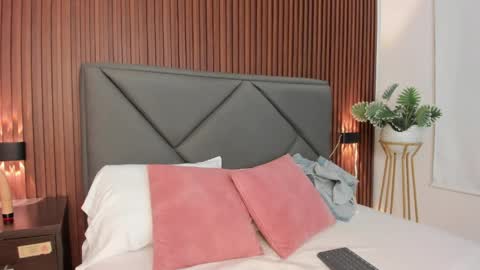 mollylove_ online show from April 2026 07:09:02 PM