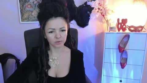 Snapshot of mollymoon40 chatting on February 2026 07:45:01 AM Molly online show from February 2026 07:45:01 AM