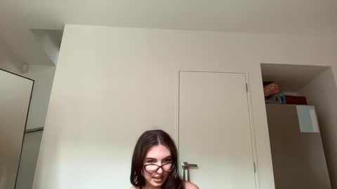 Molly online show from March 2026 12:28:01 AM