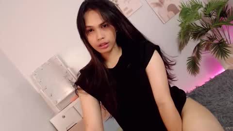 MOMIKHEM online show from September 2025 08:06:02 AM