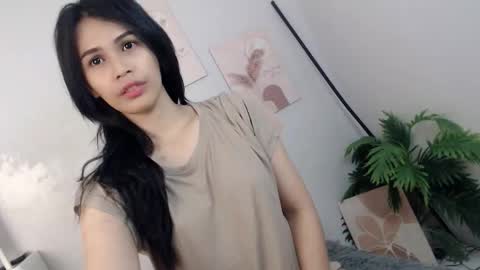 MOMIKHEM online show from April 2026 06:38:01 AM