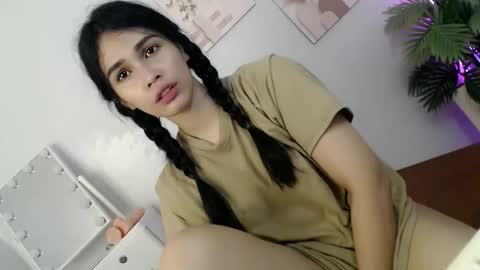 MOMIKHEM online show from May 2026 06:31:02 AM