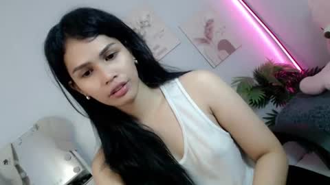 Snapshot of momi_khem019 chatting on June 2026 06:41:01 AM MOMIKHEM online show from June 2026 06:41:01 AM
