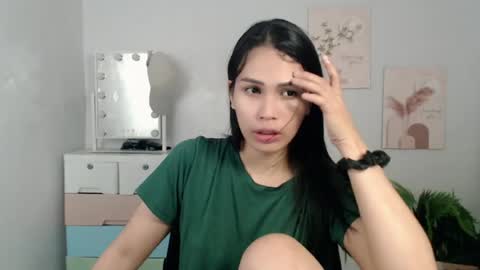 Snapshot of momi_khem019 chatting on July 2026 10:32:01 AM MOMIKHEM online show from July 2026 10:32:01 AM